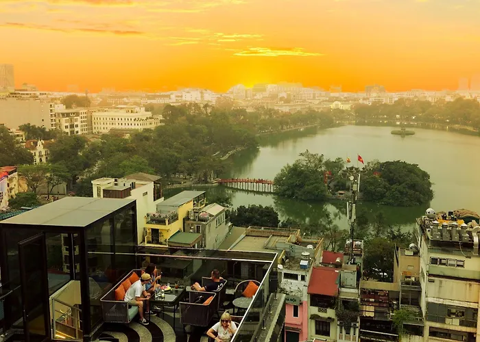 May De Ville Lakeside Hotel